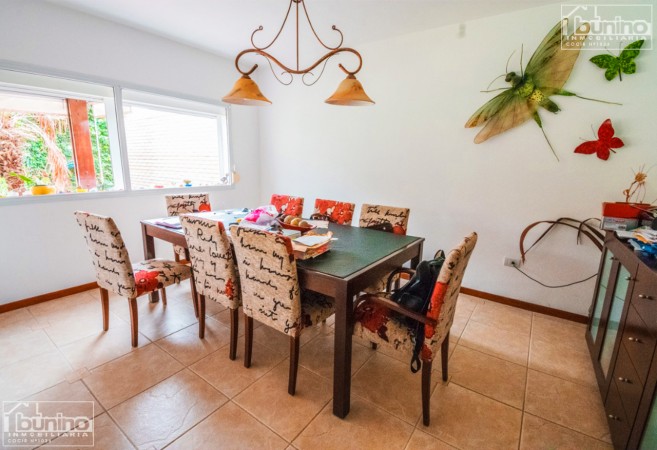 Casa en venta en Funes - 4 Dormitorios