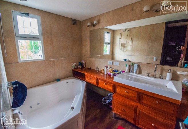 Casa en venta en Funes - 4 Dormitorios