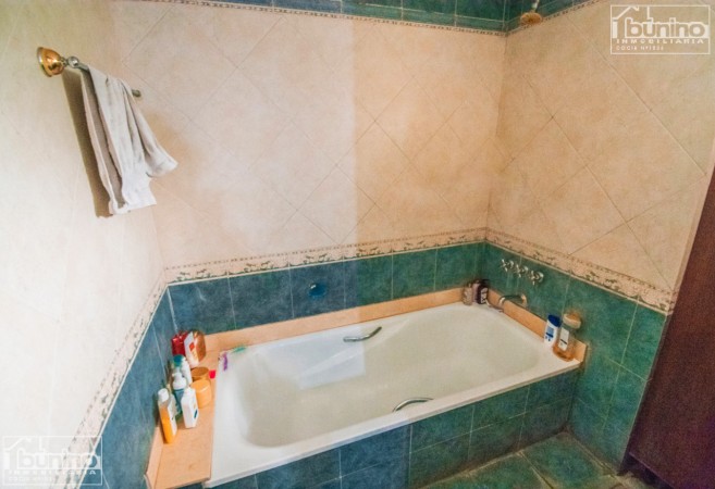 Casa en venta en Funes - 4 Dormitorios