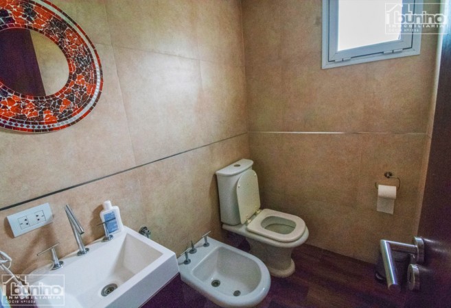 Casa en venta en Funes - 4 Dormitorios