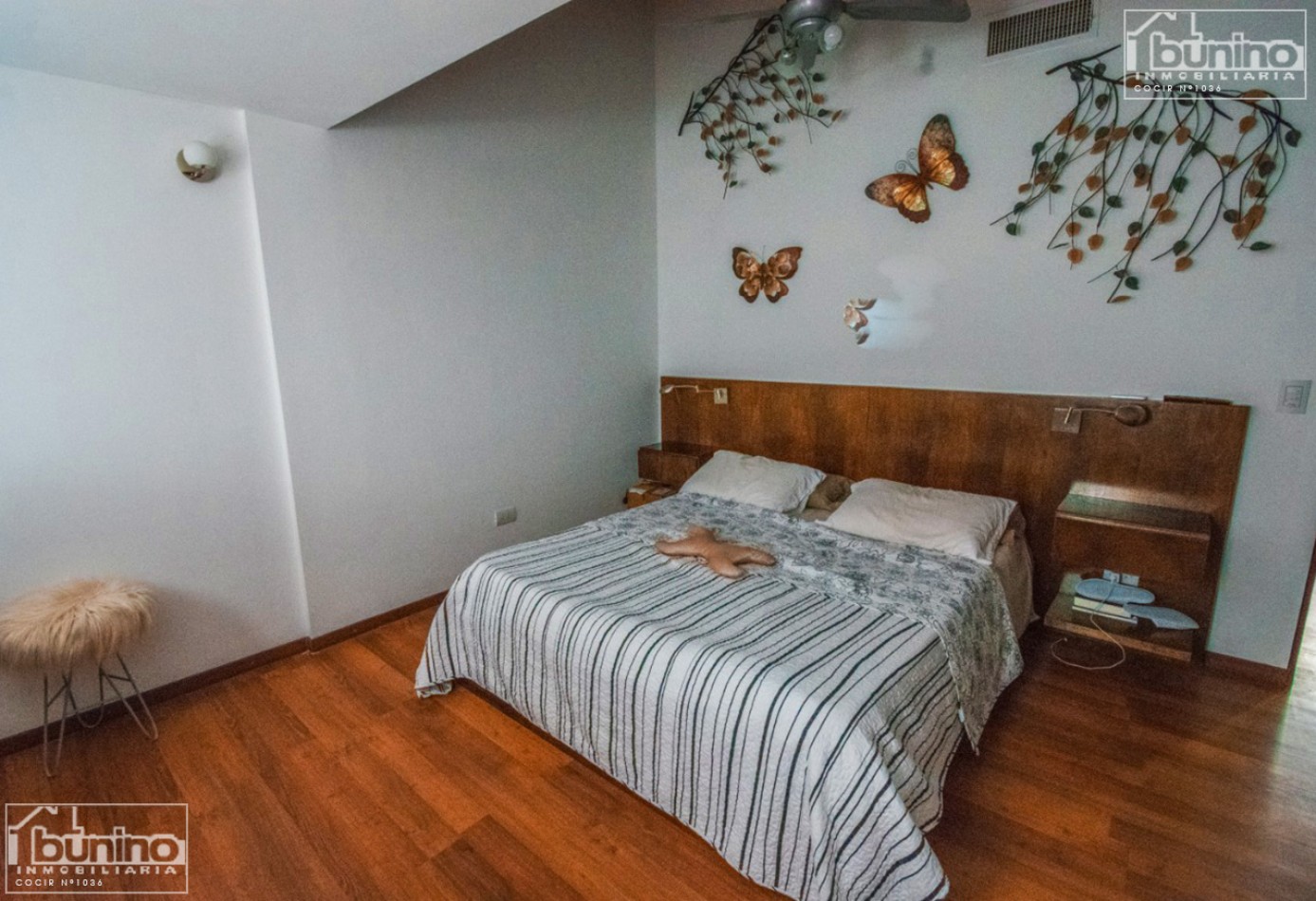 VENTA Casa en Funes 4 Dormitorios, 4 Baños, Galeria, Pileta y Cochera - ALTA CATEGORIA