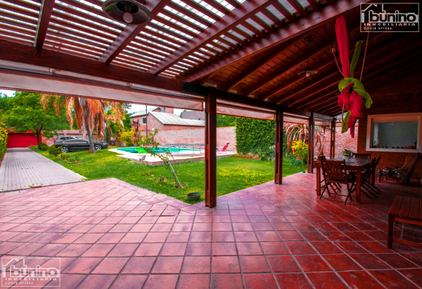 VENTA Casa en Funes 4 Dormitorios, 4 Baños, Galeria, Pileta y Cochera - ALTA CATEGORIA