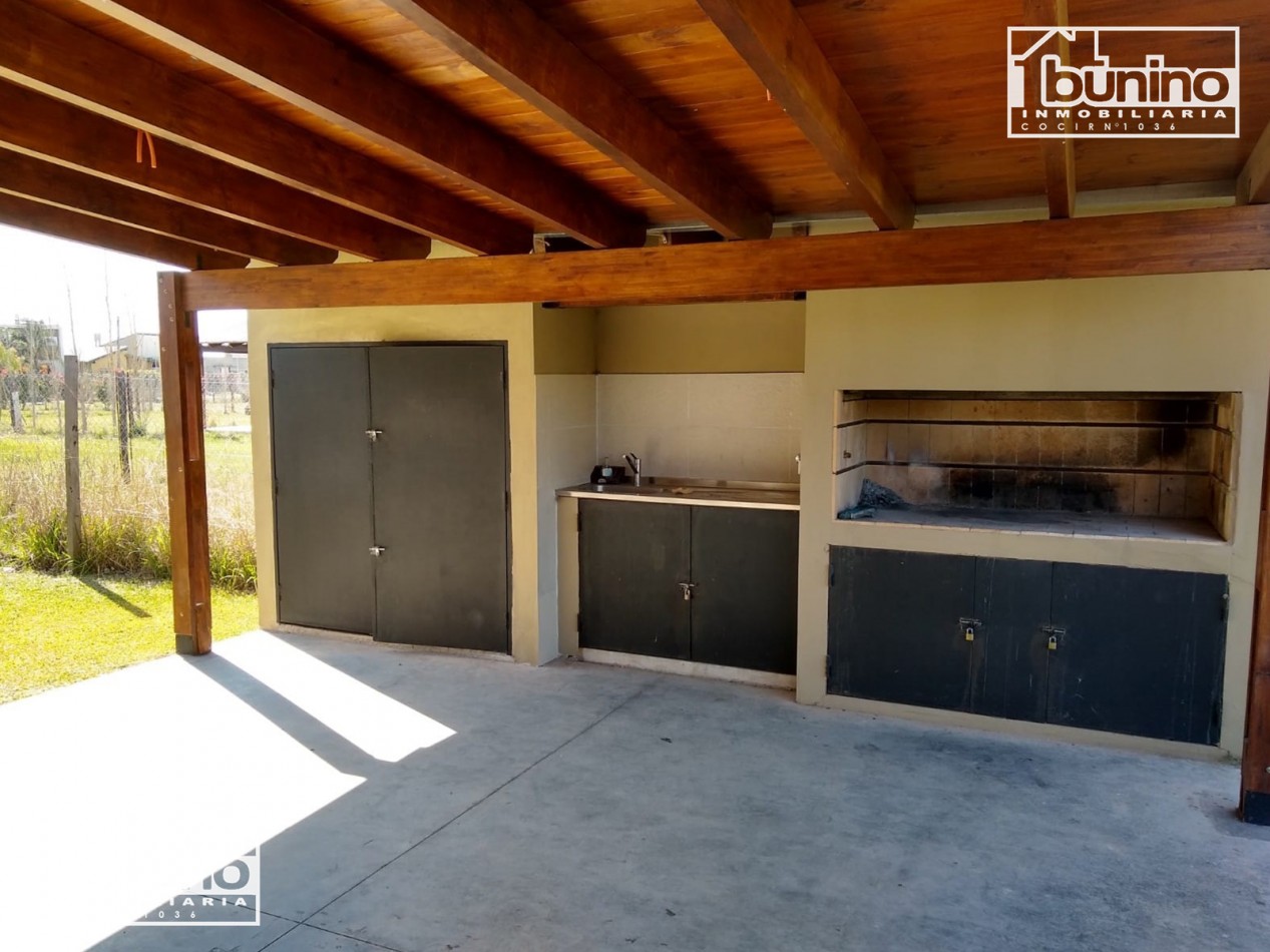 Casa en venta de 2 dormitorios - Barrio Las Tardes, Roldan