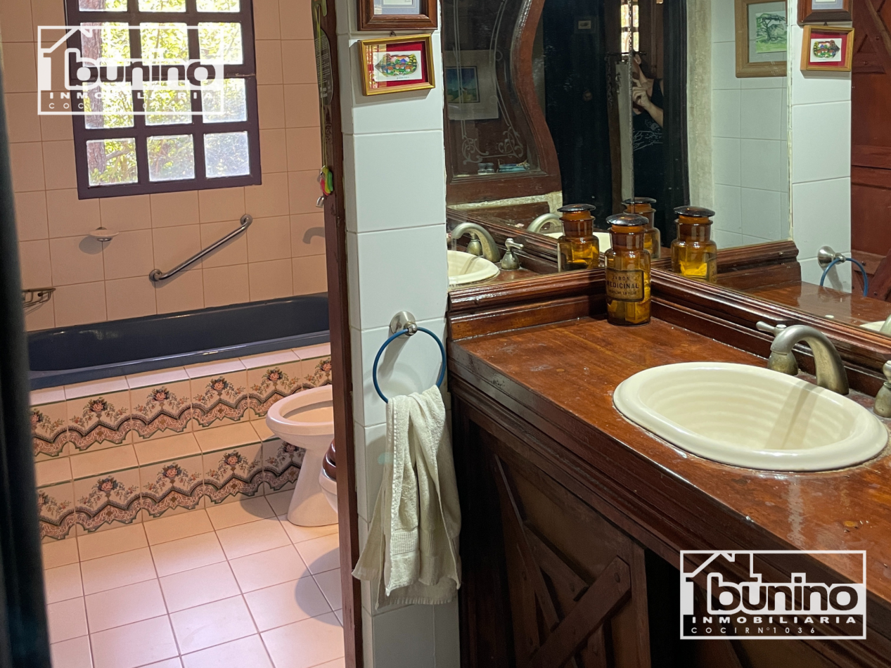 Alquiler Temporario Casa 4 Dormitorios, 4 Baños, Galeria, Pileta y Cochera - ROLDAN