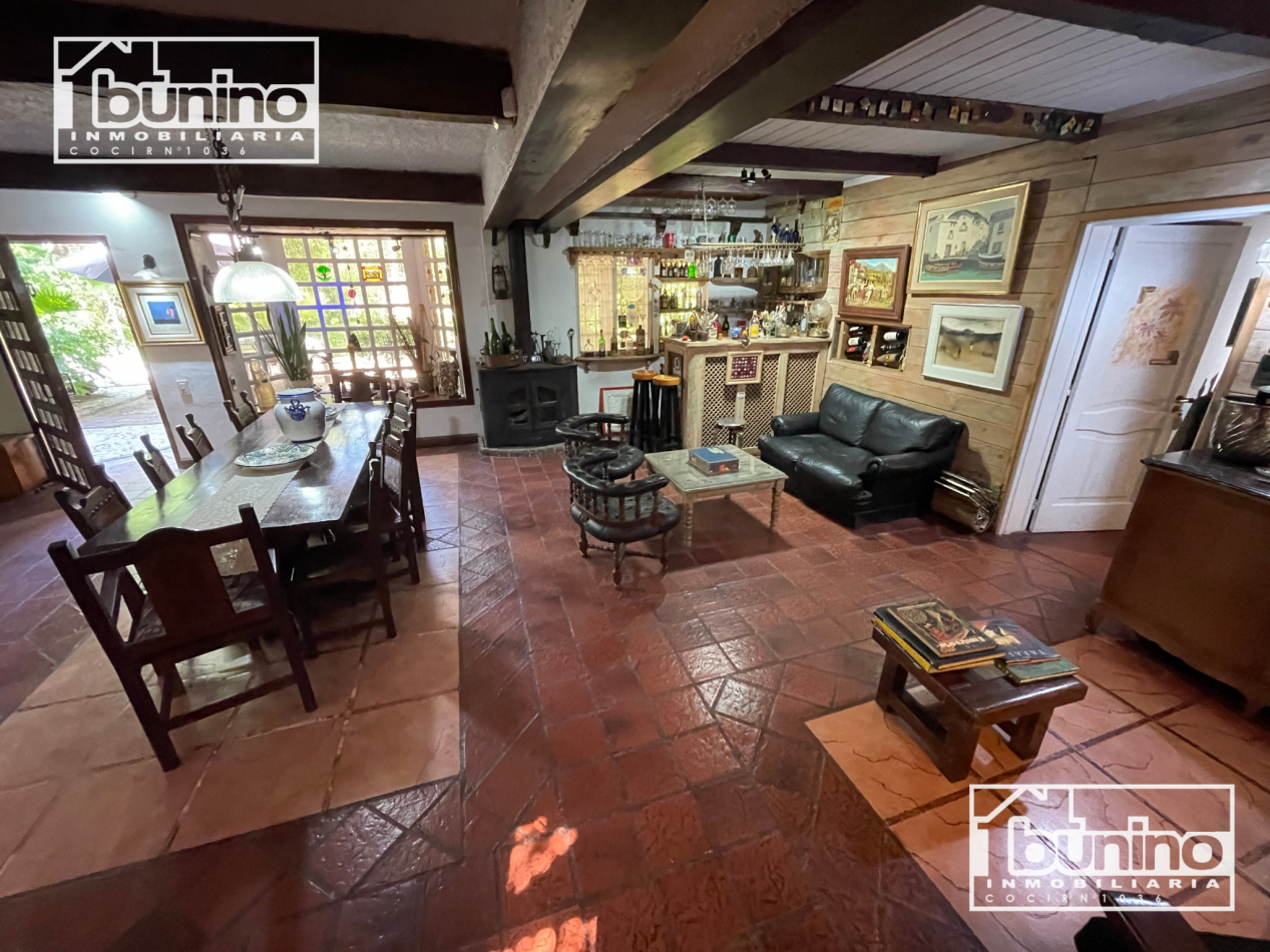 Alquiler Temporario Casa 4 Dormitorios, 4 Baños, Galeria, Pileta y Cochera - ROLDAN