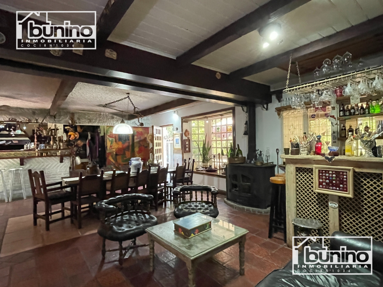 Alquiler Temporario Casa 4 Dormitorios, 4 Baños, Galeria, Pileta y Cochera - ROLDAN