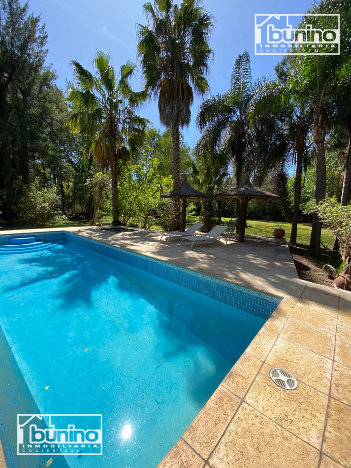 Alquiler Temporario Casa 4 Dormitorios, 4 Baños, Galeria, Pileta y Cochera - ROLDAN