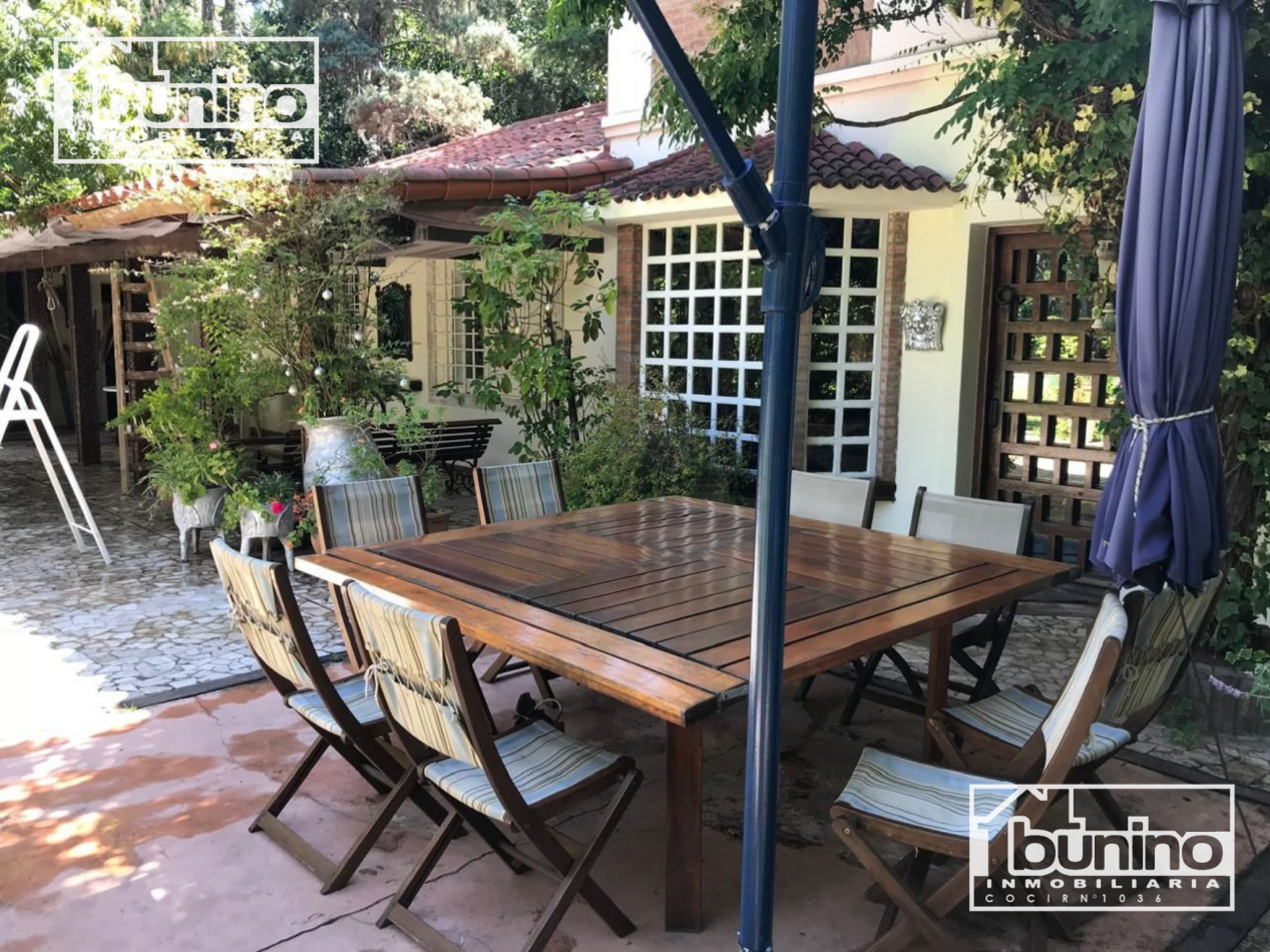 Alquiler Temporario Casa 4 Dormitorios, 4 Baños, Galeria, Pileta y Cochera - ROLDAN