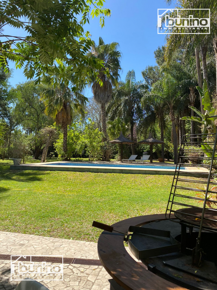 Alquiler Temporario Casa 4 Dormitorios, 4 Baños, Galeria, Pileta y Cochera - ROLDAN