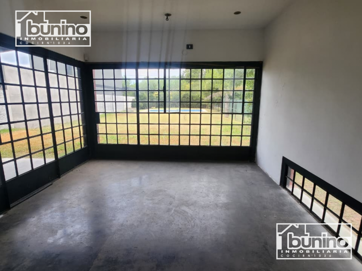 Alquiler Permanente 2 Dormitorios, Galeria y Pileta - Barrio Las Tardes, Roldan