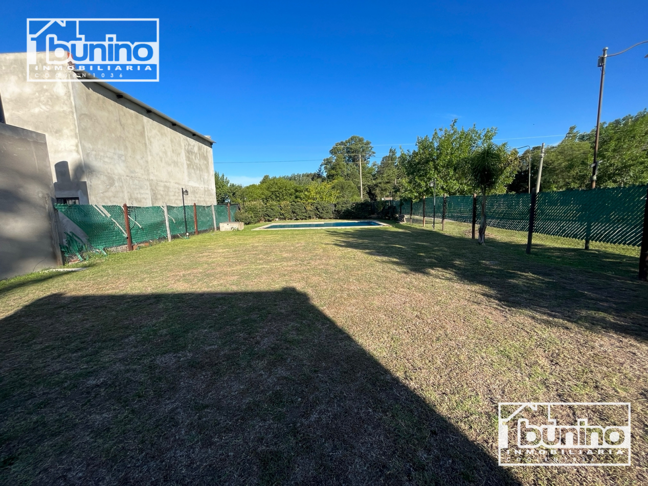 Alquiler Permanente 2 Dormitorios, Galeria y Pileta - Barrio Las Tardes, Roldan