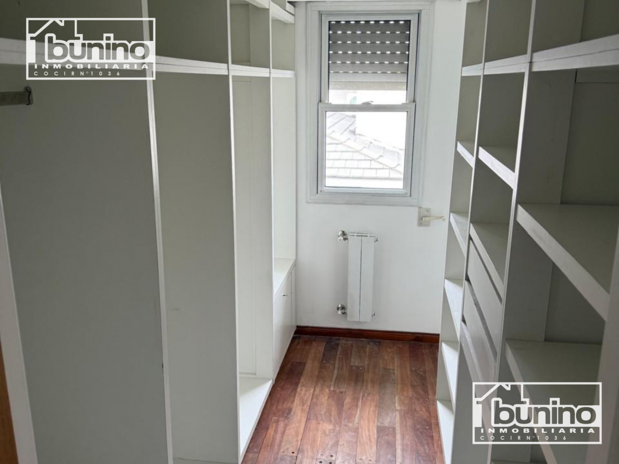 Alquiler permanente en Funes Hills, San Marino - 3 Dormitorios