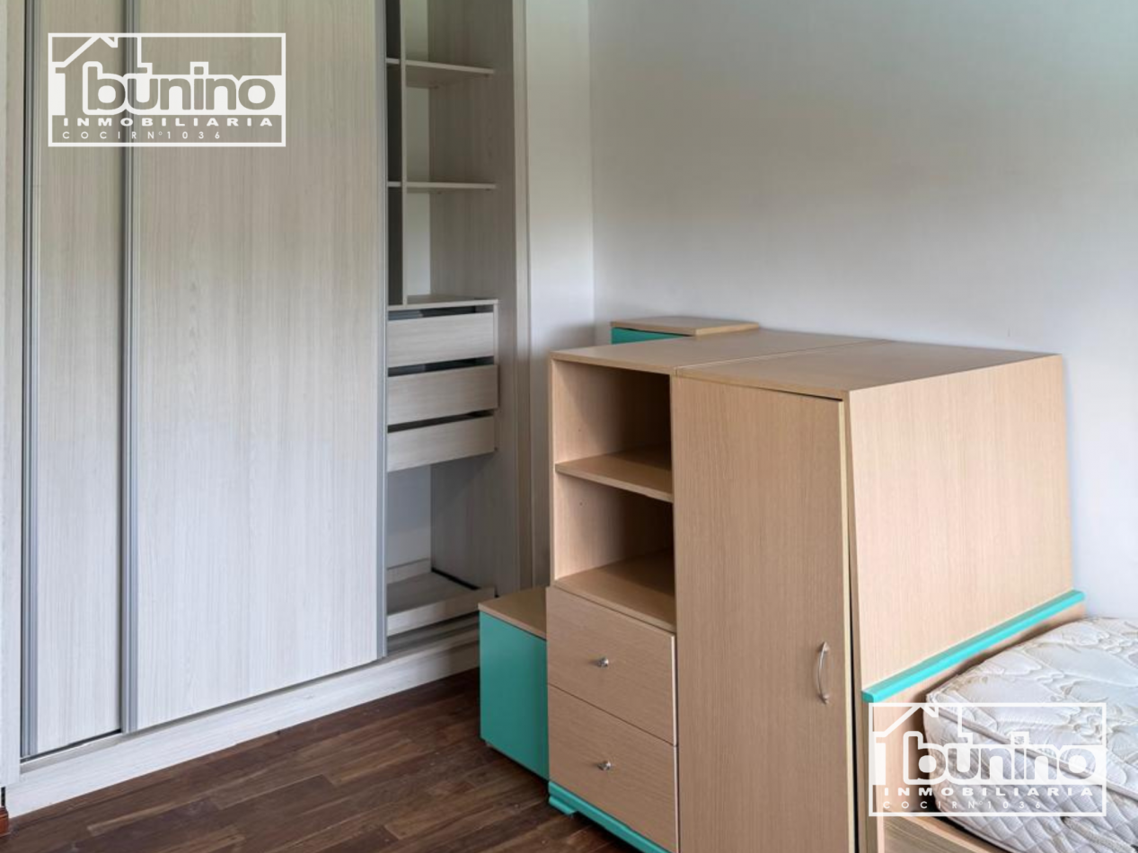 Alquiler permanente en Funes Hills, San Marino - 3 Dormitorios