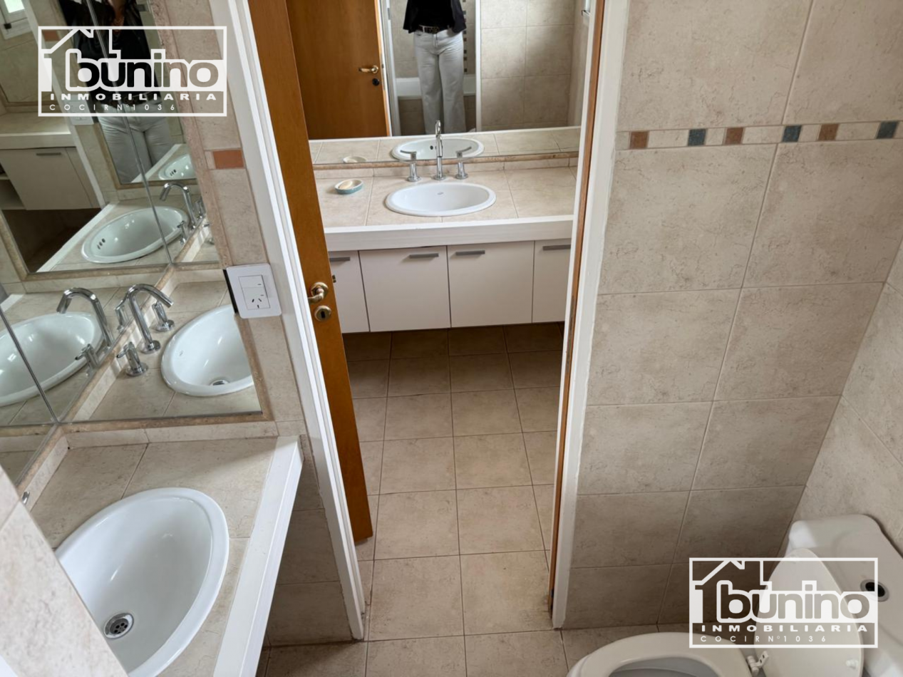 Alquiler permanente en Funes Hills, San Marino - 3 Dormitorios