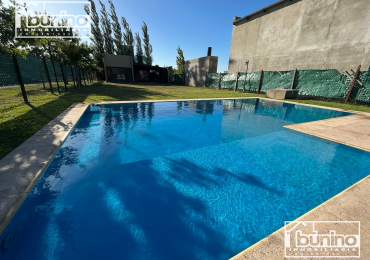 Alquiler Permanente 2 Dormitorios, Galeria y Pileta - Barrio Las Tardes, Roldan